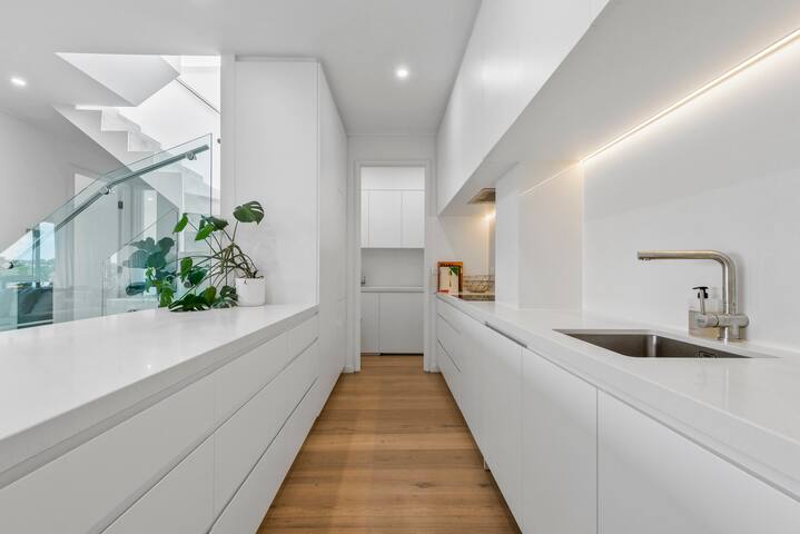 South Yarra Penthouse gallery image 2