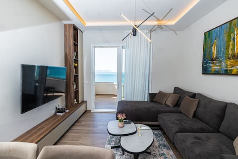 Top Airbnb: Marina Bay Luxury Apartment in Vlorë