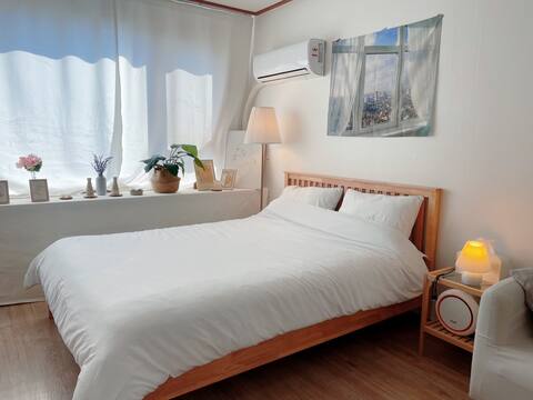 # Oh, it's cold! Replace with summer bedding # Pyeongchon Station 2 minutes # Work complex super close proximity # Couple pajamas # Mineral water, coffee capsule provided