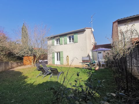 Family home at the gateway to Beaujolais