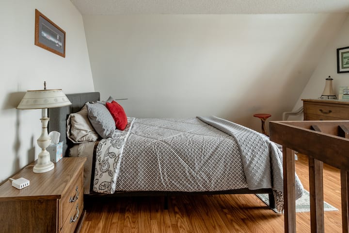 Ოკეანისპირა საძინებელი - საწოლი Queen