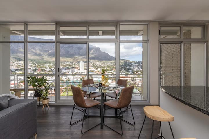 Cape Town Top-floor Apartment W/ Mountain Views - Kapstadt