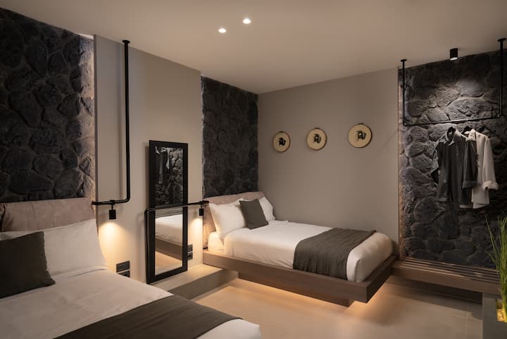 Mtendaji wa Chumba cha kulala cha 2 na Pool & Caldera View - Chumba cha kulala cha starehe na vitanda 2 vya mtu mmoja