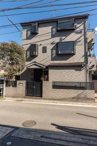 3-story Apt with natural light,1-stop to Shinjuku gallery image 2