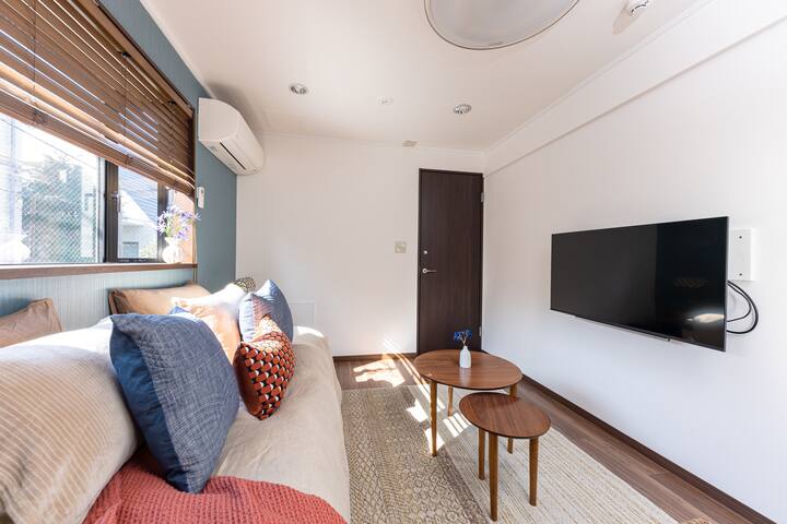 3-story Apt with natural light,1-stop to Shinjuku gallery image 4