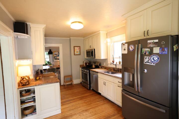 5 Minutes to Downtown/ 2 Minutes to Biltmore gallery image 5