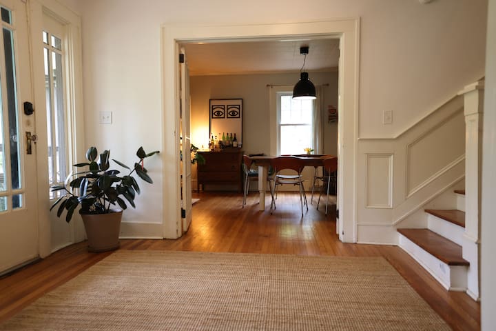 5 Minutes to Downtown/ 2 Minutes to Biltmore