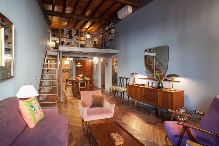 The mirror house elegant apartment Piazza Navona gallery image 2