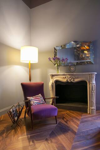 The mirror house elegant apartment Piazza Navona gallery image 5