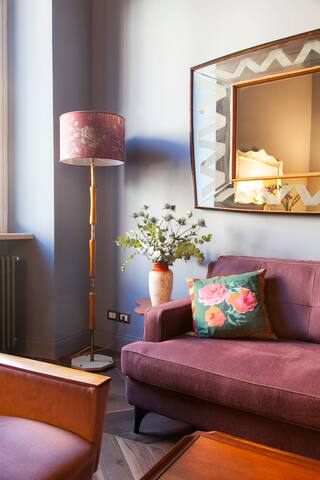 The mirror house elegant apartment Piazza Navona gallery image 4