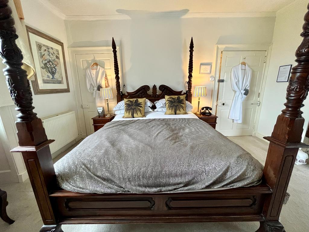 Double Room (1)