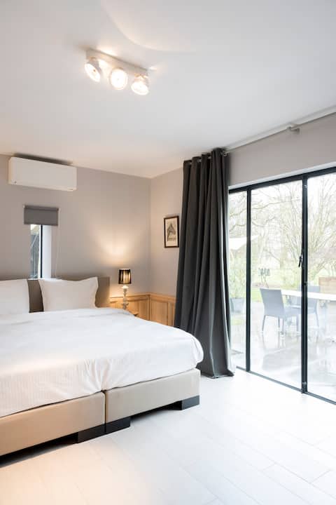 Luxury room with private bathroom