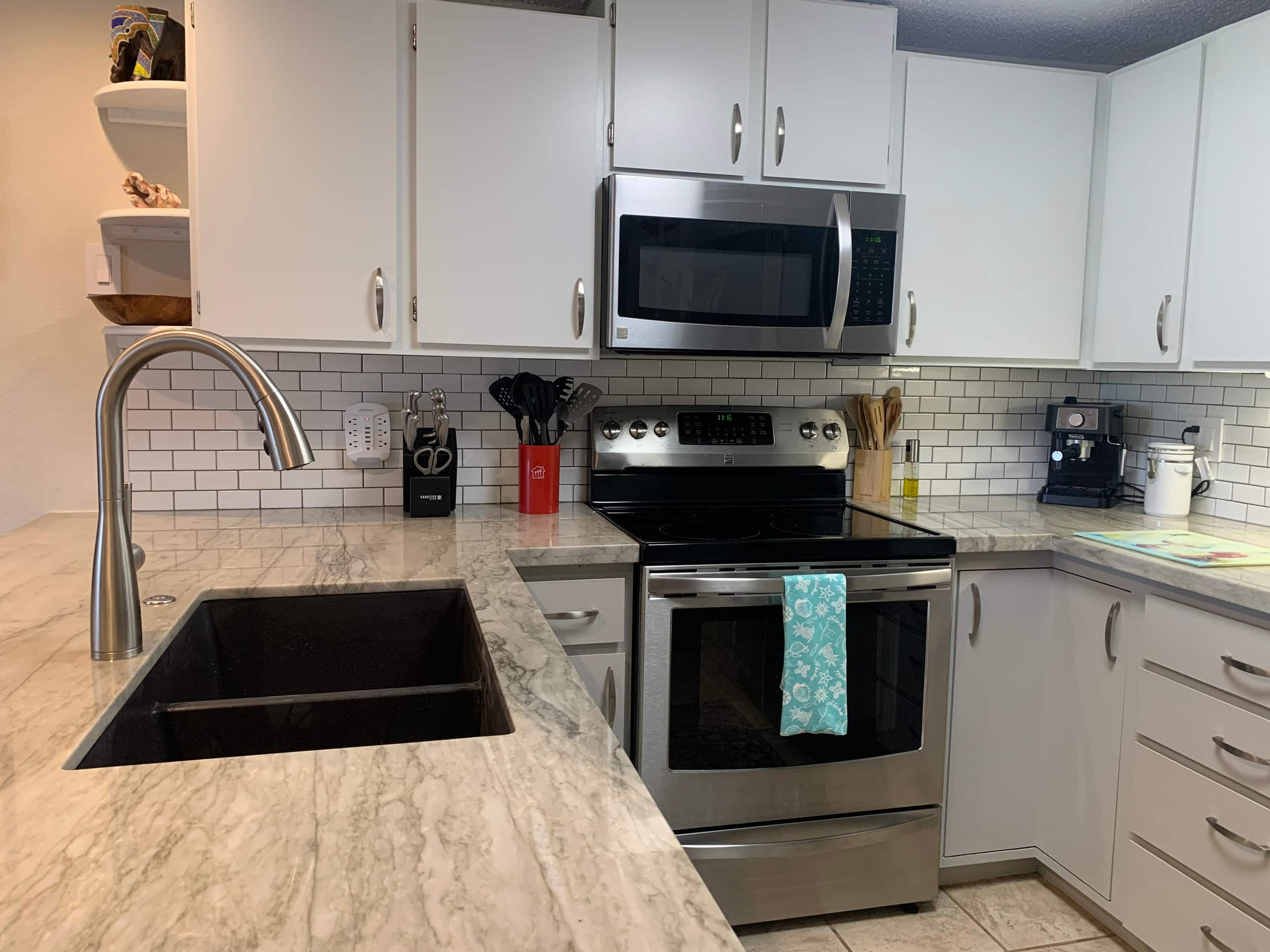 Newly Renovated!  Fully Stocked 2 Br/2Ba  w/ A/C! - Photo 9