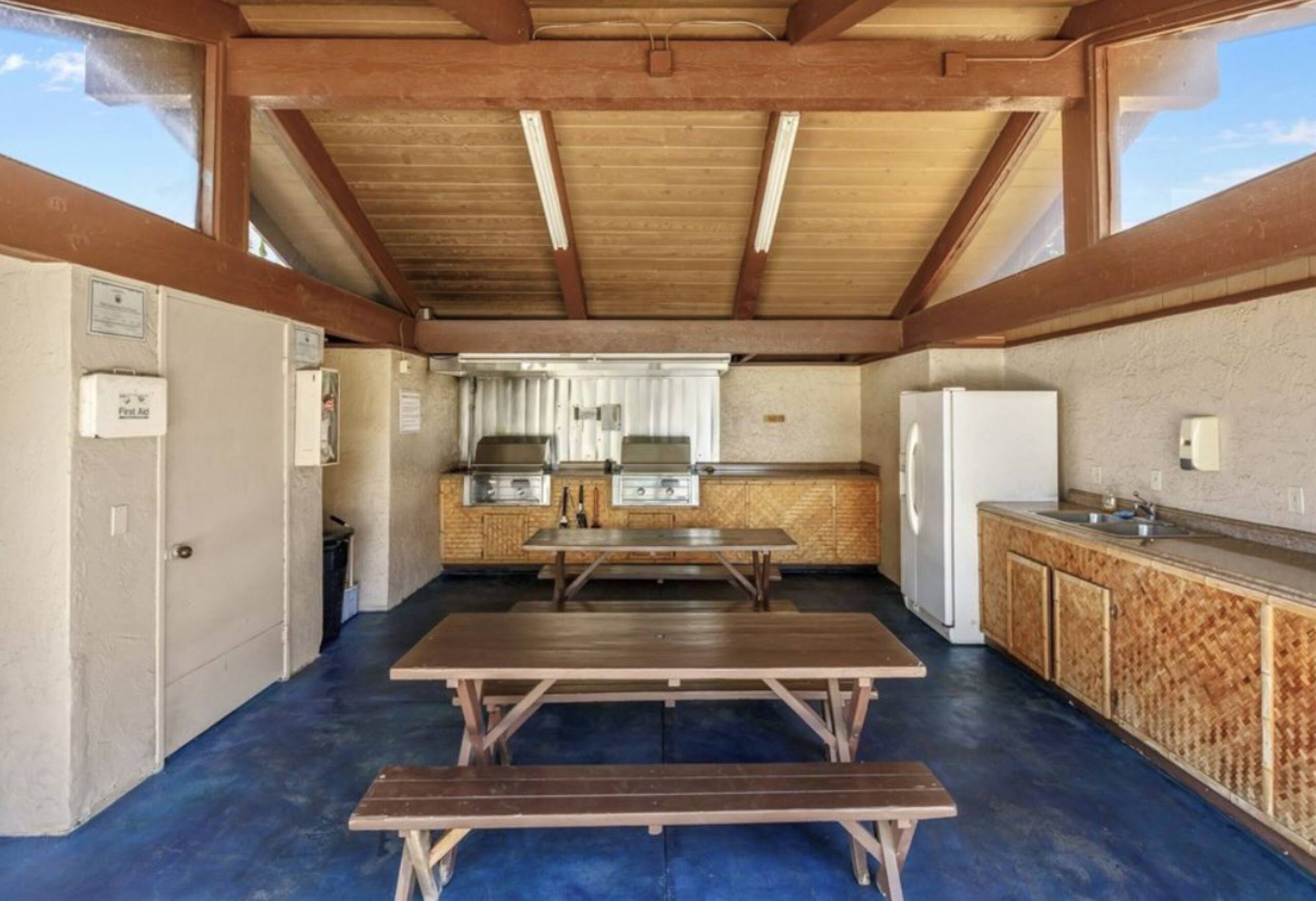 Newly Renovated!  Fully Stocked 2 Br/2Ba  w/ A/C! - Photo 40