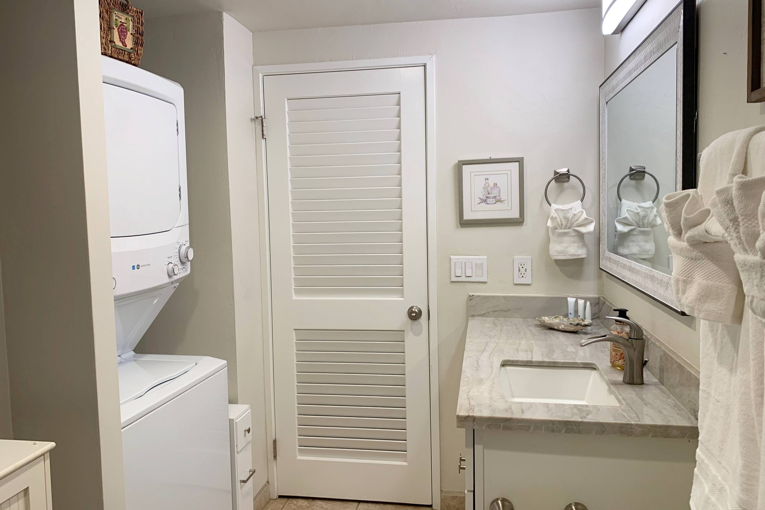 Newly Renovated!  Fully Stocked 2 Br/2Ba  w/ A/C! - Photo 28