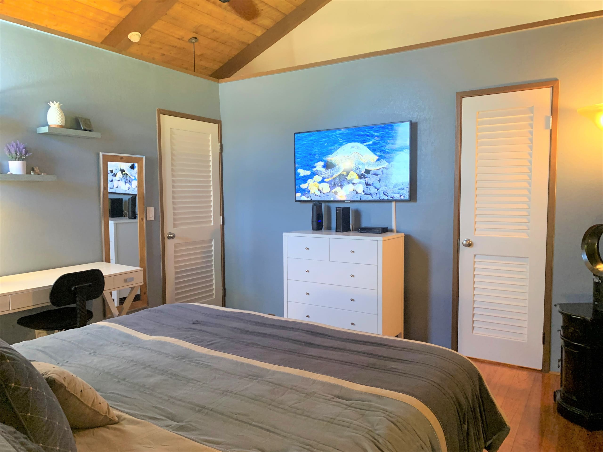 Newly Renovated!  Fully Stocked 2 Br/2Ba  w/ A/C! - Photo 17