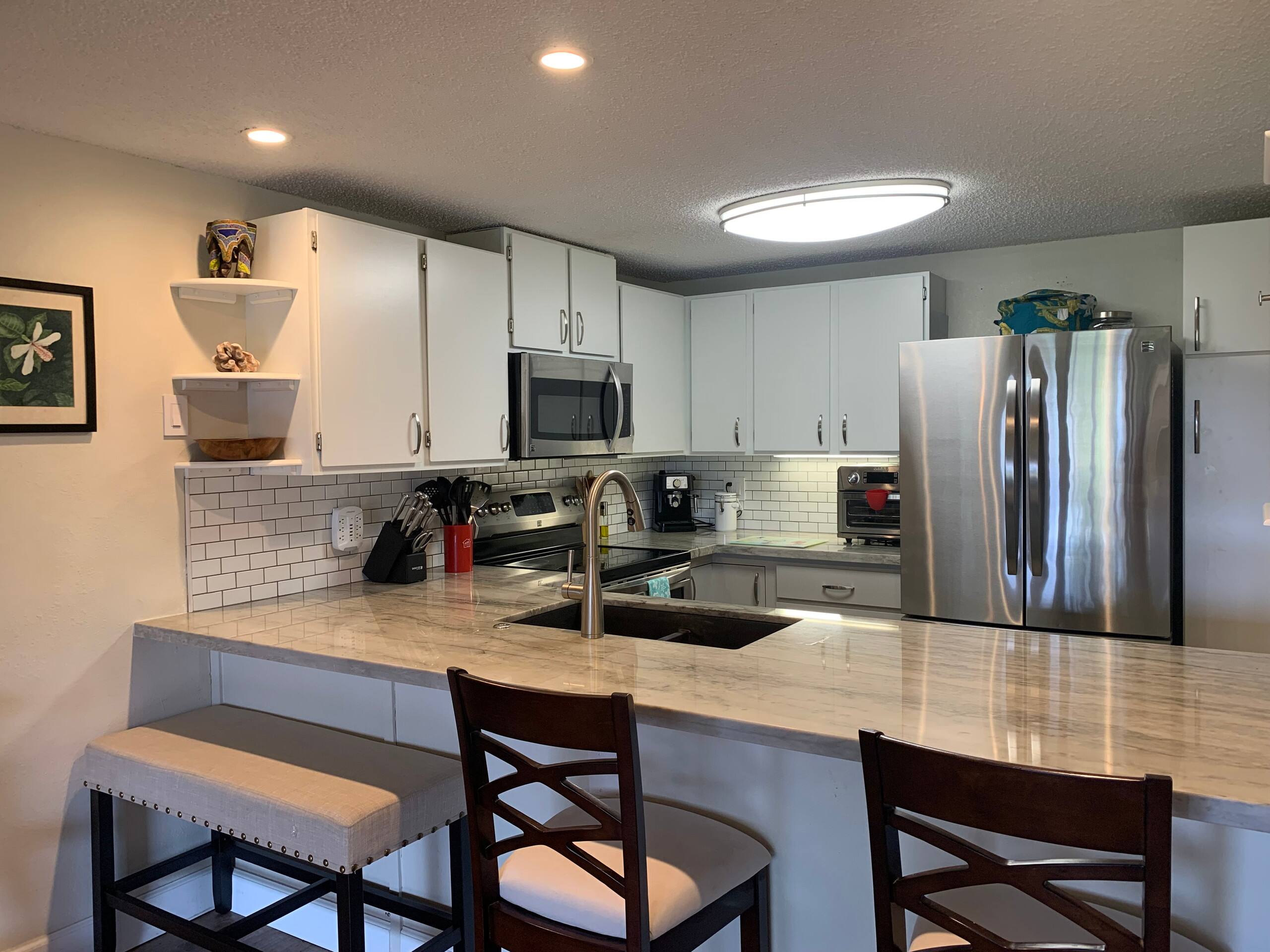 Newly Renovated!  Fully Stocked 2 Br/2Ba  w/ A/C! - Photo 6