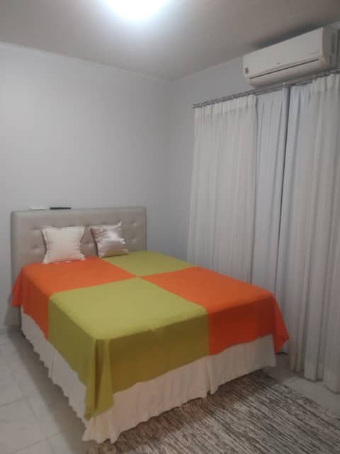 Casa ampla e bem localizada.