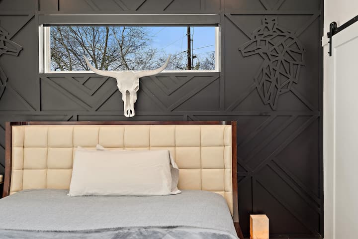 Casa de los Lobos / House of the Wolves 