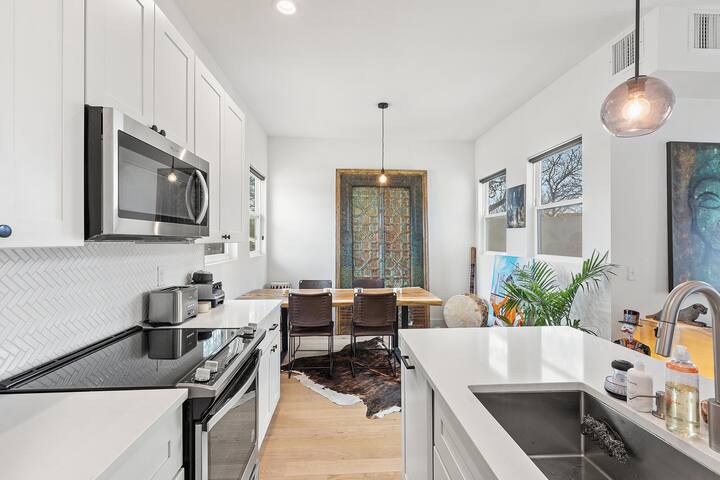 House of Healing & Wolves + Pool, Cold & Hot Tub gallery image 5