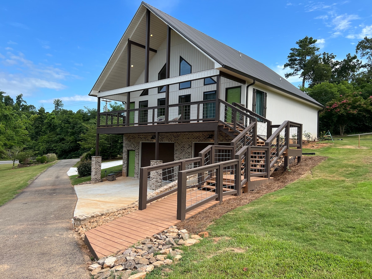 “Reel Cozy Cove, Castaway” Waterfront w/dock Apartments for Rent in