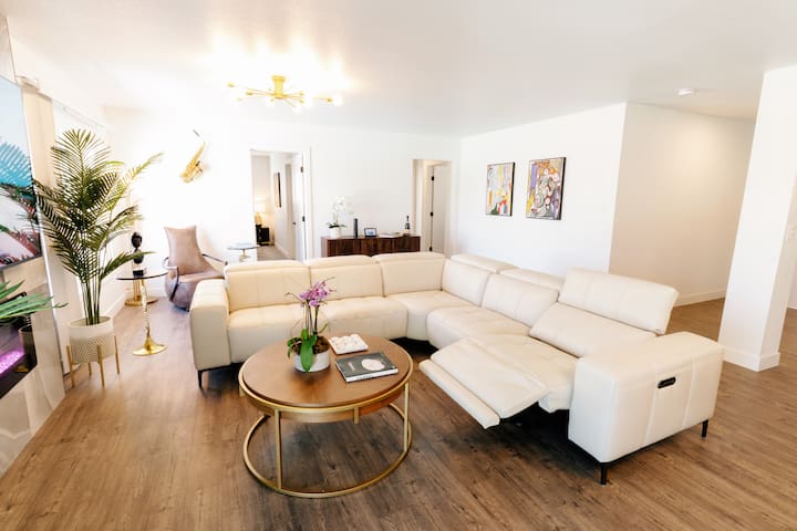 LUX 5*Villa-50%off/Strip/POOL/CHEF Kitchen/Office. gallery image 4