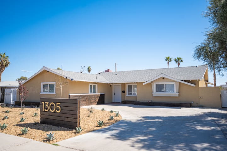 LUX 5*Villa-50%off/Strip/POOL/CHEF Kitchen/Office. gallery image 3