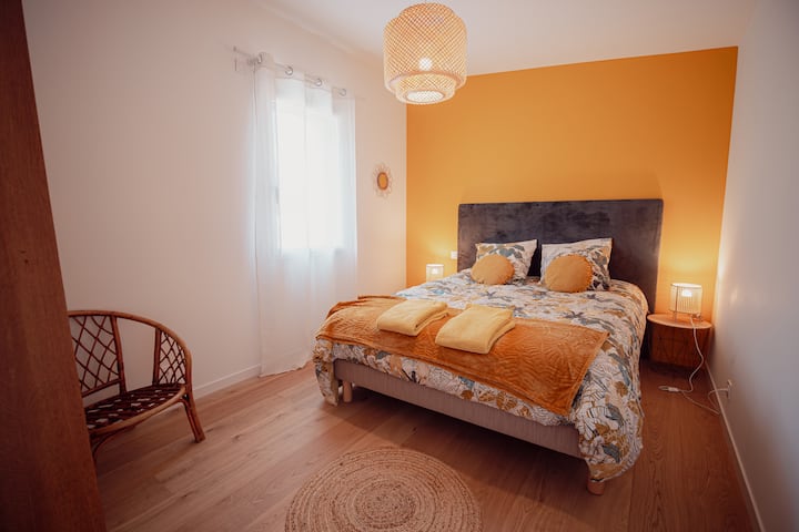 жълта спалня на горния етаж