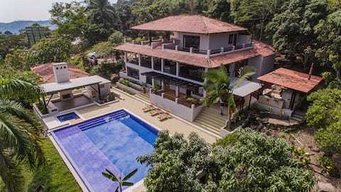 Holiday Estate with Private Pool for Families