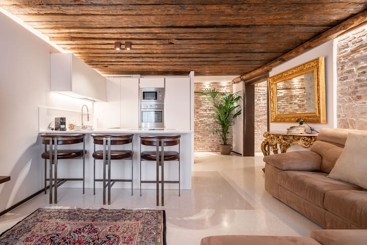 The Church Lodge – Rialto Bridge