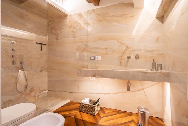 The Church Lodge – Rialto Bridge gallery image 4