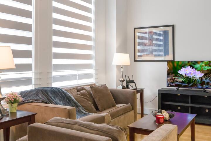 Historic DTLA 2BR1B with Rooftop Gym, Pool gallery image 4