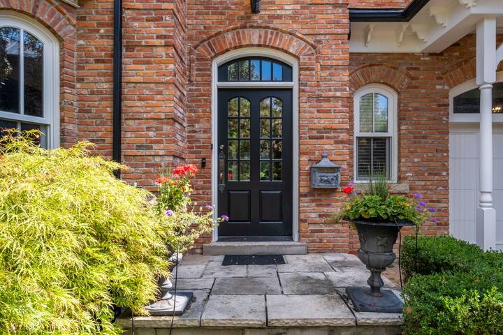 Classy modern farmhouse, Private Estate Oasis gallery image 4