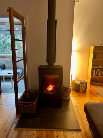 Paperbark House – Walking Distance to Everything! gallery image 2