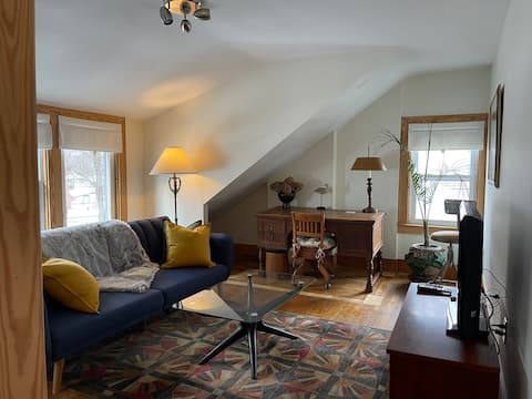 Modern Rustic Hideaway in Town