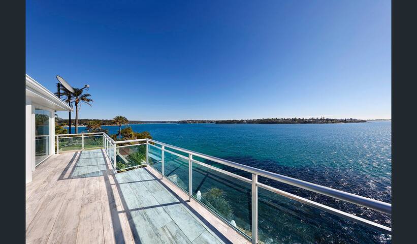 Bundeena Waterfront Pavilion, a Luxury Paradise gallery image 5