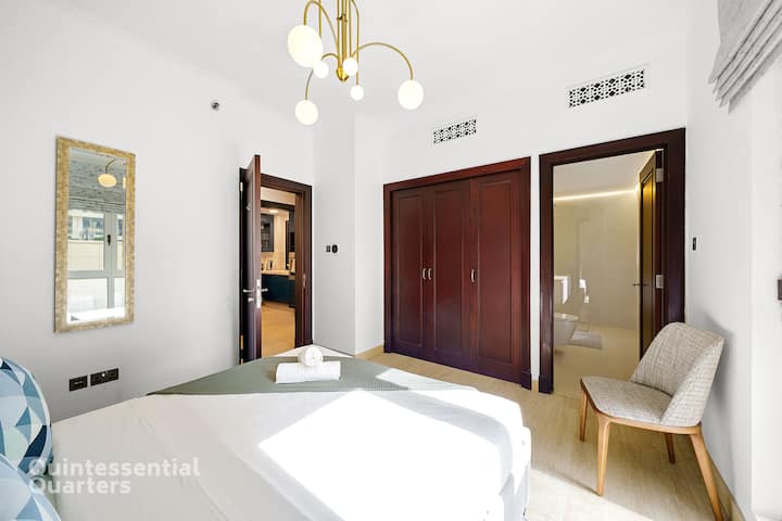 Dormitorio de invitados con baño privado.