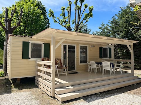 Annuncio Airbnb popolare: Mobile home Chalet Camper Camping River Italy a Ameglia
