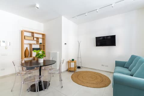 Airbnb con migliori performance: Design Apt • 2 min Ferry, Station & Seafront • AC a Salerno