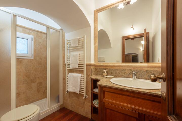 Ponte Vecchio | Oltrarno Ruby Flat gallery image 4