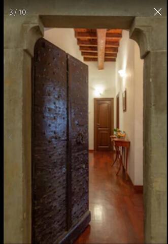 Ponte Vecchio | Oltrarno Ruby Flat gallery image 2