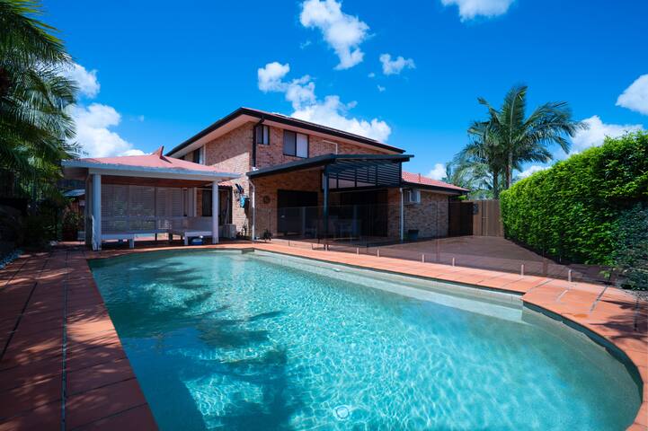 Spacious Family Oasis w/ Pool. Long Stay Welcome