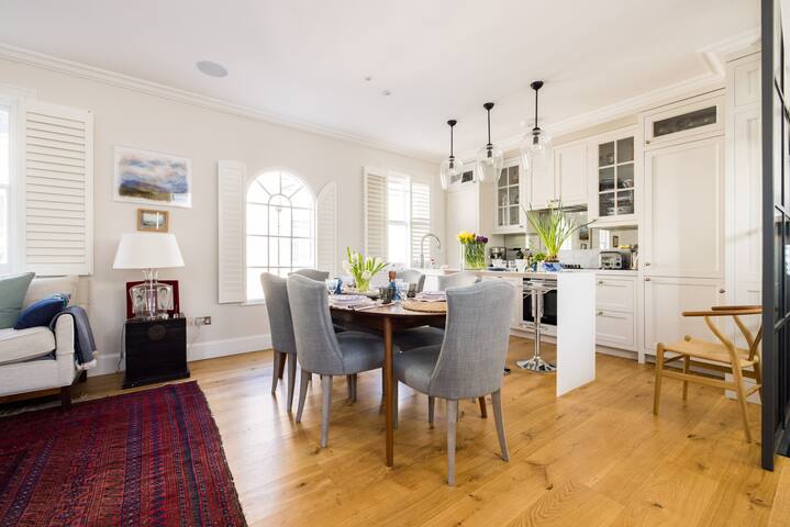 I’m Just a Girl 2 BR Mews House in Notting Hill gallery image 4