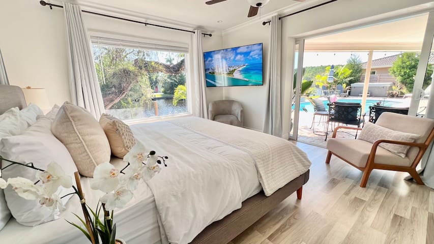 Tropical Paradise LUXEWaterfrontHeatdPoolSpaKayaks