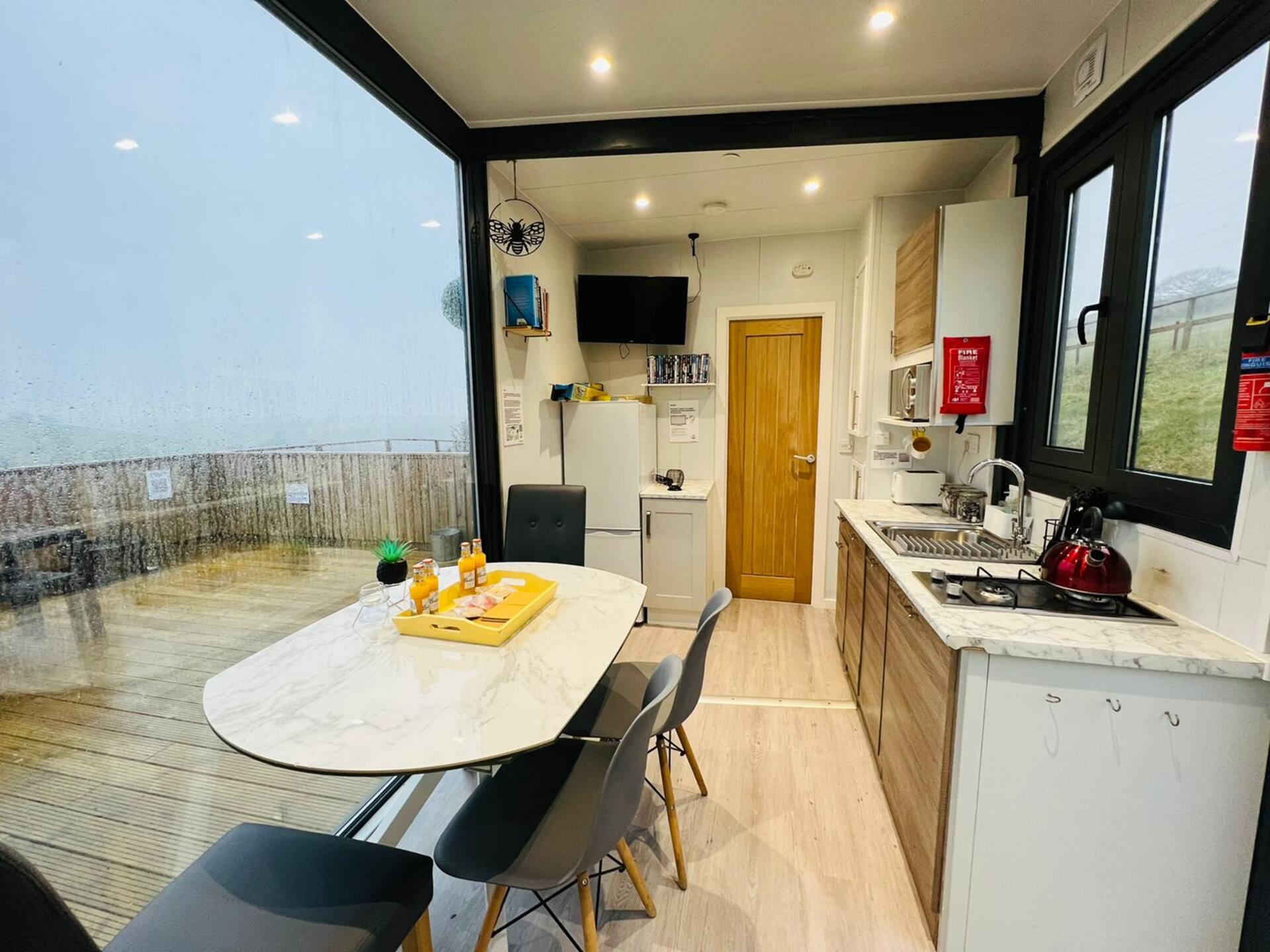 Luxury Glamping Cabin & Hot Tub - Layla's Lookout