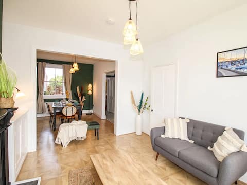 Successful Airbnb property: Wolf Cottage - Stunning Harbourside Cottage in Weymouth And Portland