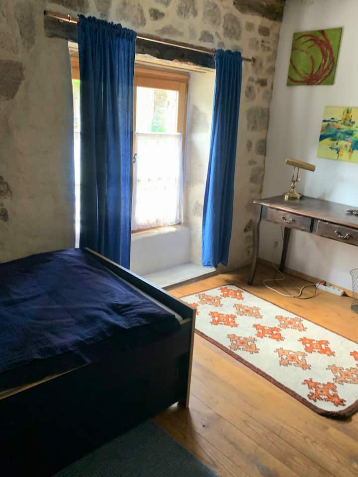 Сина спална соба 