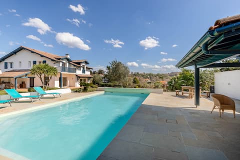 Family villa with pool, walking distance to beaches