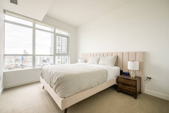 Stunning 2BD/2BTH~Rogers CTR/CN Tower/Parking gallery image 3