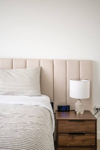 Stunning 2BD/2BTH~Rogers CTR/CN Tower/Parking gallery image 4